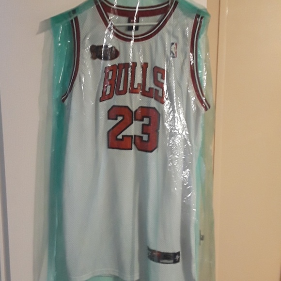 Nike Chicago Bulls Michael Jordan Finals Jersey - Picture 5 of 5